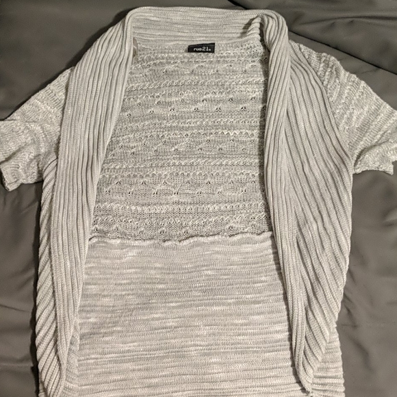 3/$20 🌸 Silver-Gray Cardigan - Picture 2 of 3